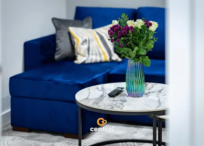 Central Serviced Apartments: Cozy 2-Bedroom Near City Centre & Transport