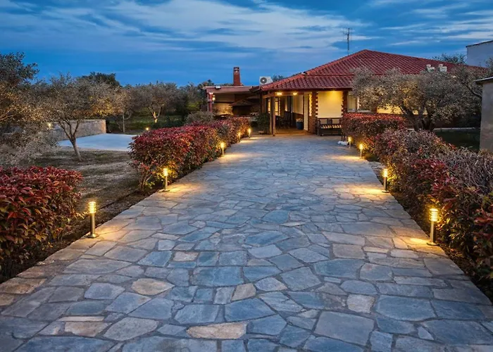 Narcis House