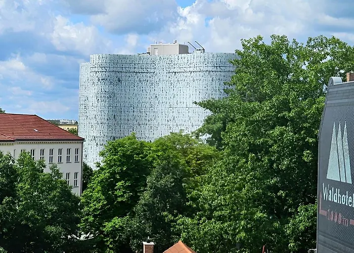 Johnis Fewo, Naehe Stadtzentrum - Uni In Sehr Ruhiger Lage Mit Terrasse Und Eigenem Parkplatz