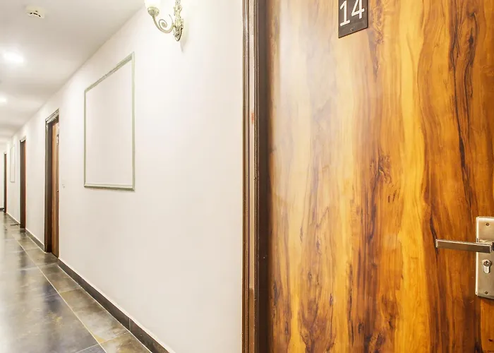 Super Townhouse Rcc Hotel Banjara Hills