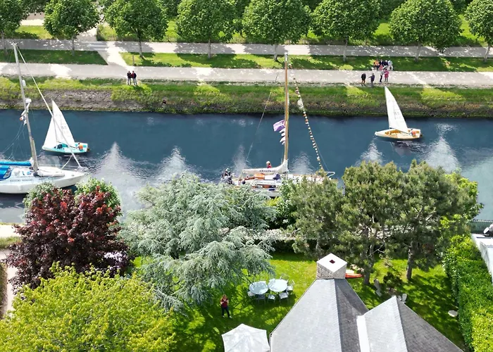 La Villa M Vannes, Villa Unique Les Pieds Dans L'Eau Sur Le Port, Avec Grand Jacuzzi Et Climatisation