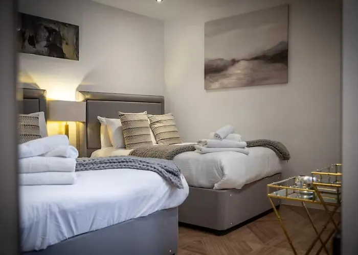 Modern 3 Bed Apartment Near Manchester City Centre - Pass The Keys