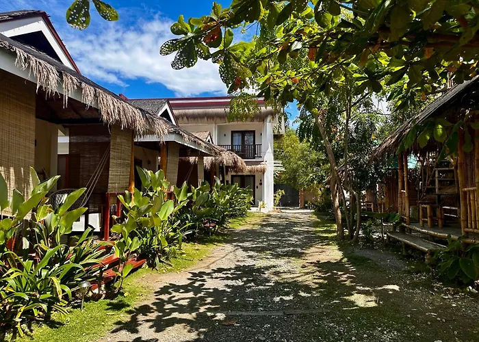 Uzuri Kubo Huts