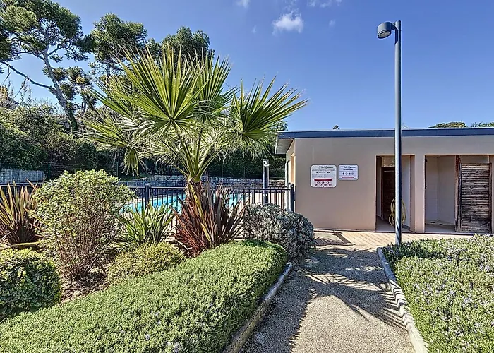 Antibes Private Garden & Pool Beach 2 Km