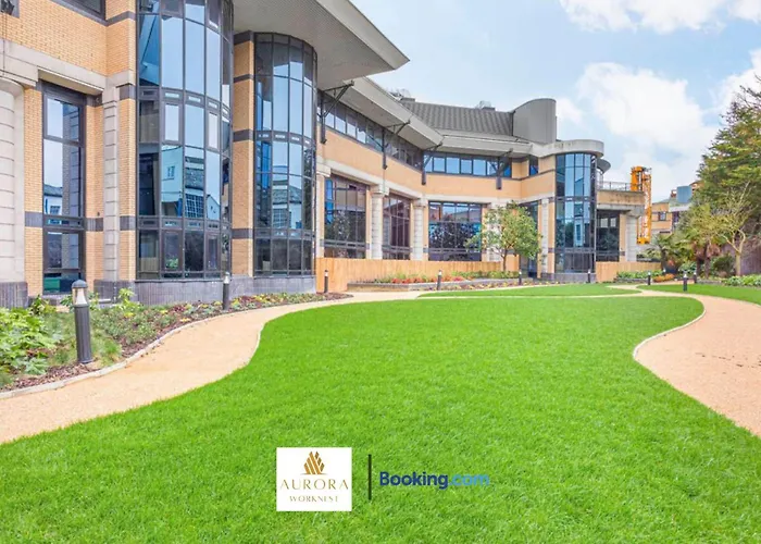Modern 2Bdr Apartment With Private Parking And Game Room Near To Heathrow By Aurora Worknest Short Lets & Serviced Accommodation London
