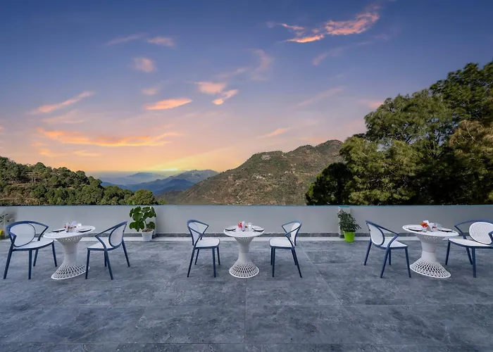The Snow Leopard 6Bhk Villa - Family Groups & Events & Open Air Rooftop & Balcony