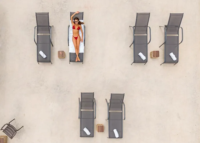 Nelblu Flamingo Suites