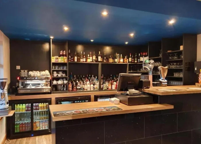 Westend Hotel & Bar