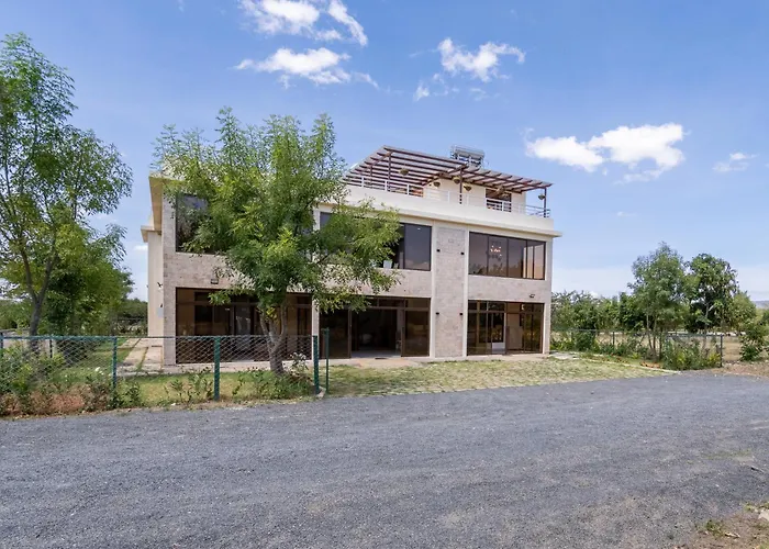 Osotua Villa 18 Home Hotel Nanyuki 7 Bedrooms 14 Guests