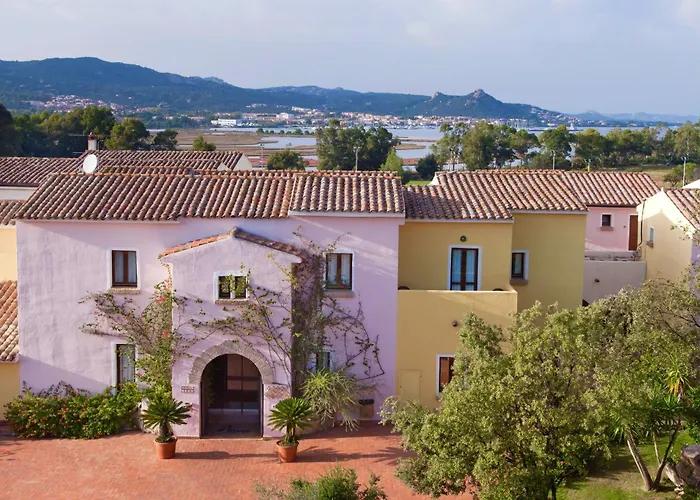 Hotel With Swimming Pool Near Baja Sardinia