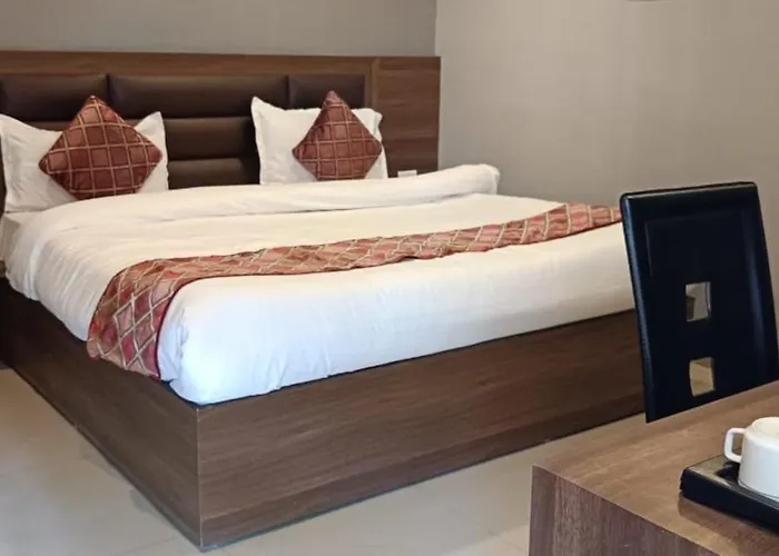 Hotel Haya Palace View King And Restaurant - Parking - Gym Facility With Mountain View Room In Bhimtal