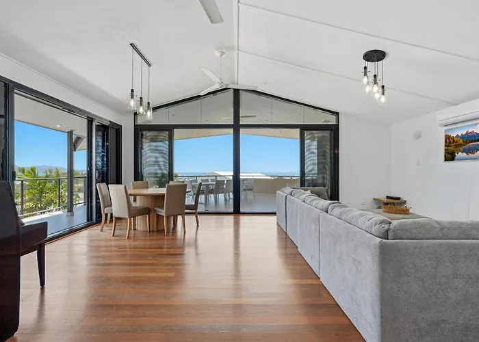 Centrally Located Home With Amazing Ocean View! Townsville