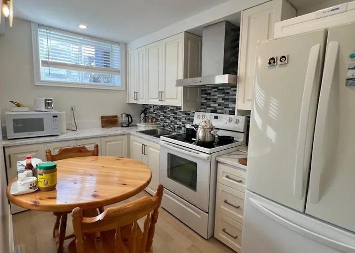 Separate Suite Near Transit - Private Stay In Toronto Registration Number Str-2503-Fshppq