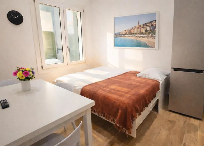 Comfortable 1-Bedroom Central Menton