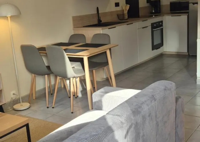 Maison Renovee Avec Stationnement Privatif