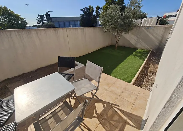 Casa Lovapi Cozy Recent 2-Bedroom House, Garden, Private Parking