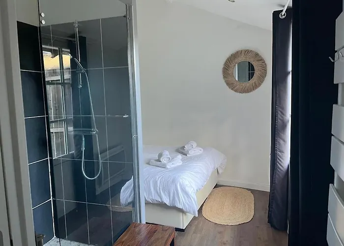 Charmante Maisonnette En Tuffeau A Deux Pas De La Loire, Saumur Centre Avec Parking Gratuit