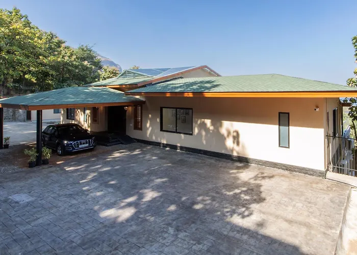 Saffronstays The Stillwater House - 6Br Lakefront Villa With Pool & Lake Views