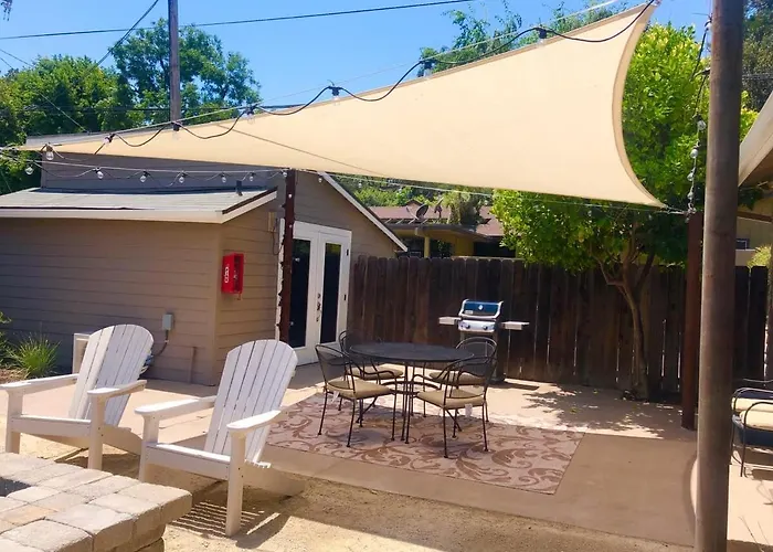 Home Squared-Downtown With Fire Pit