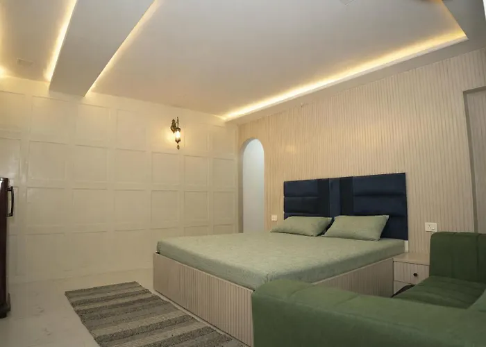 Pink City Pearl Central Studio Stay