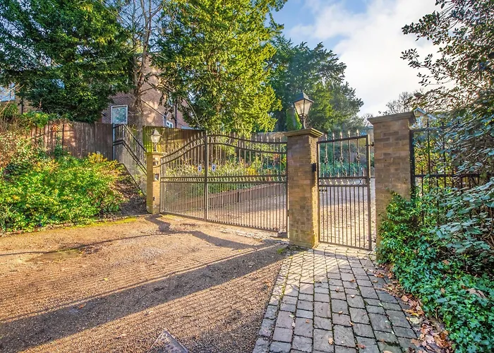 Gated Mansion Apartment- Stylish, Quiet & Secure