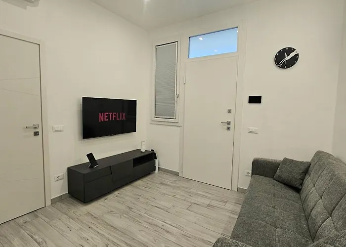 Smart House - Appartamento Moderno A Prato Con Ingresso Indipendente, 25Min Da Firenze