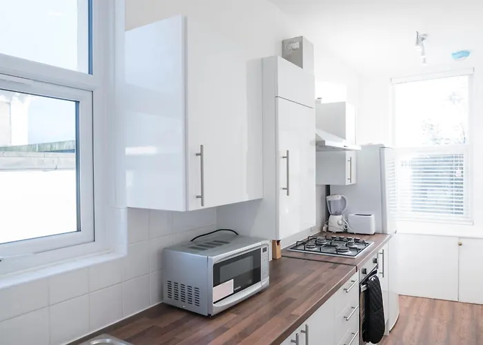 Isleworth Apt C