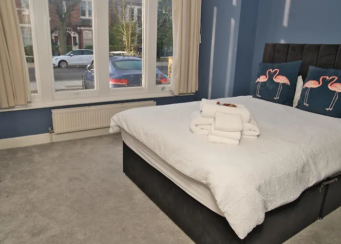 Lavish House In Ealing, Free Parking, Fast Wifi With Garden