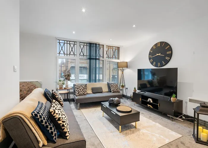 Luxury Huddersfield Apartments & Prime City Centre Location & Opposite Train Station