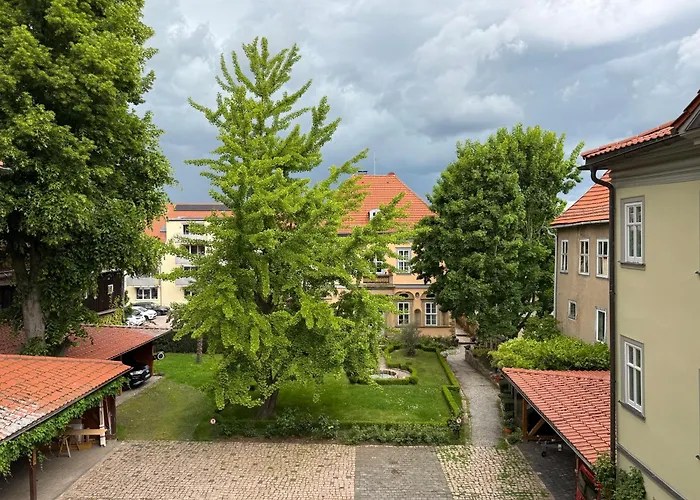 Stilvolle Ferienwohnung Im Historischen Stadtschloss
