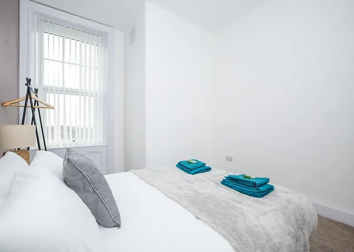 Blenheim By Alt-Stay Contractor Accommodation - 3 Bed Contractor Apartment With Parking, Wi-Fi & Full Kitchen - Ideal For Long Stays