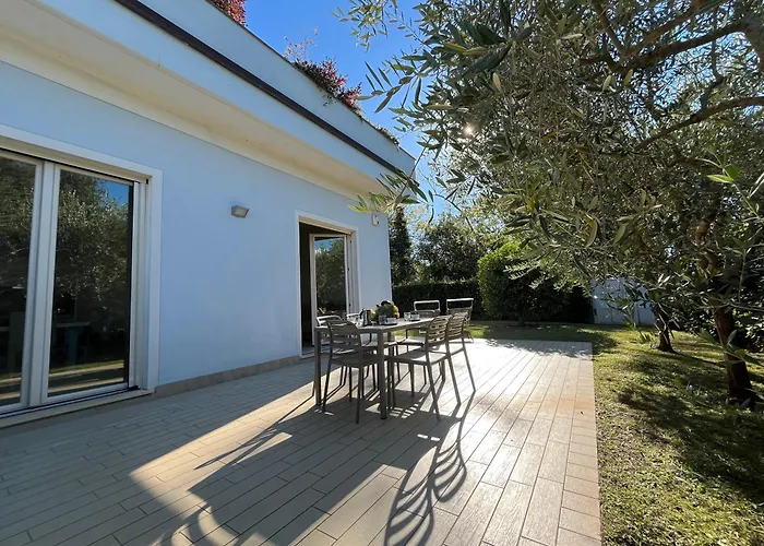 Casa Fiordaliso, A Green Oasis Near The Sea