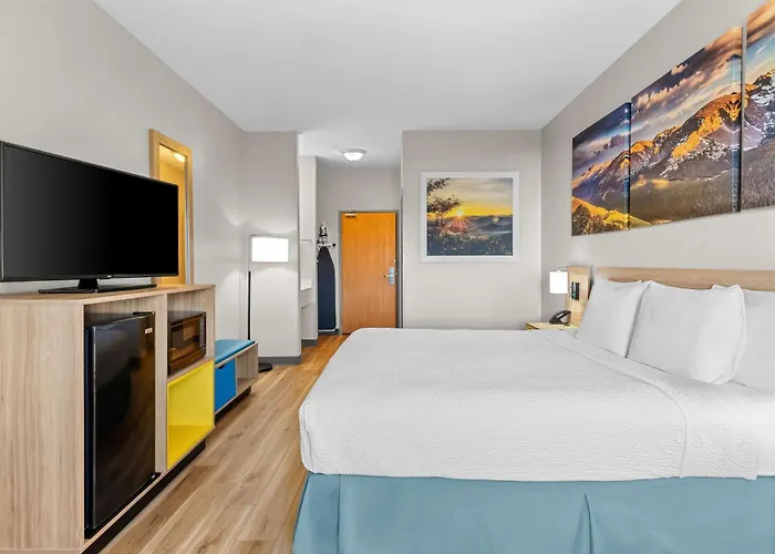 Days Inn & Suites By Wyndham Castle Rock