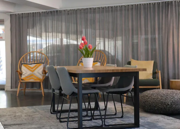 Cosmopolitan Hotel And Apartments