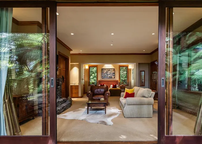 Treetops Lodge & Estate
