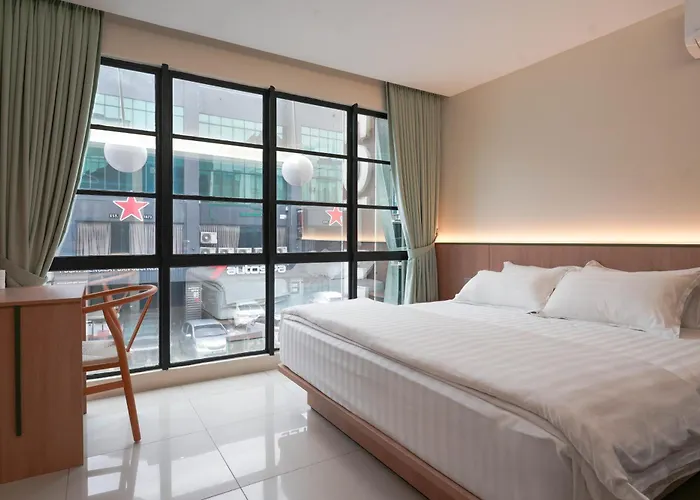 Green Hotel