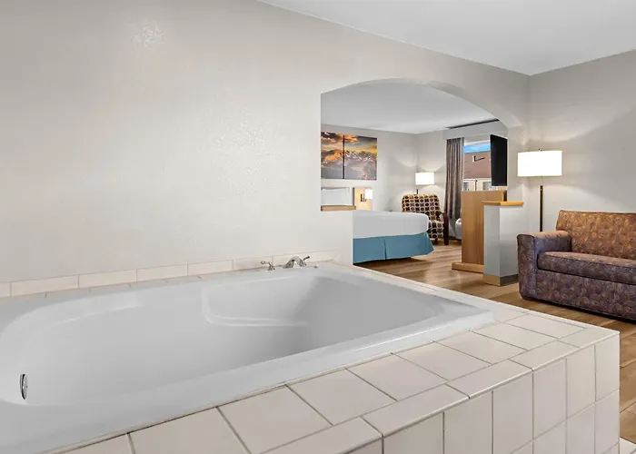 Days Inn & Suites By Wyndham Castle Rock