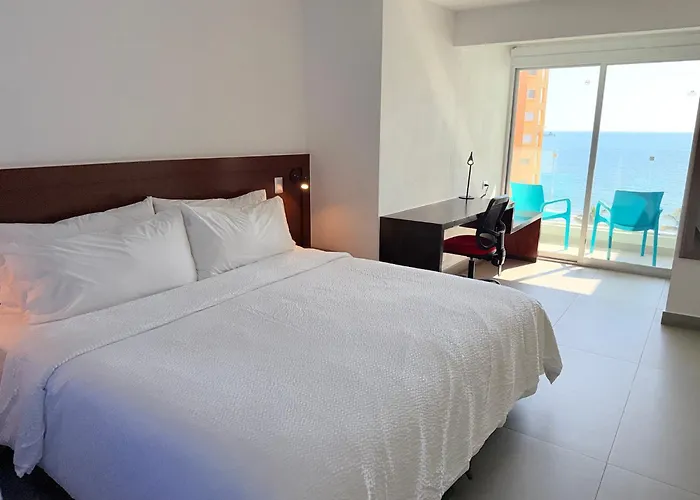 Garner Hotel Mazatlan Beach By Ihg