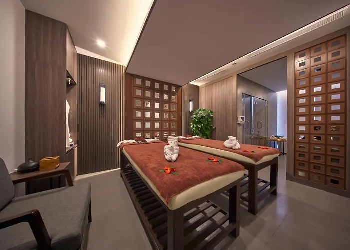 Delasea Ha Long Hotel - Modern Bayview Escape