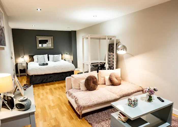 Modern, City Centre, Studio Apartment With Free Wifi, Gym Access, Netflix - West One