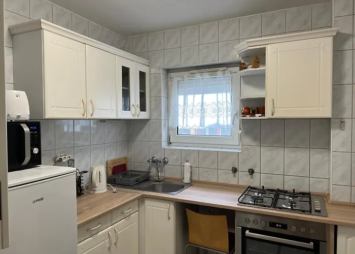 Monro Apartment