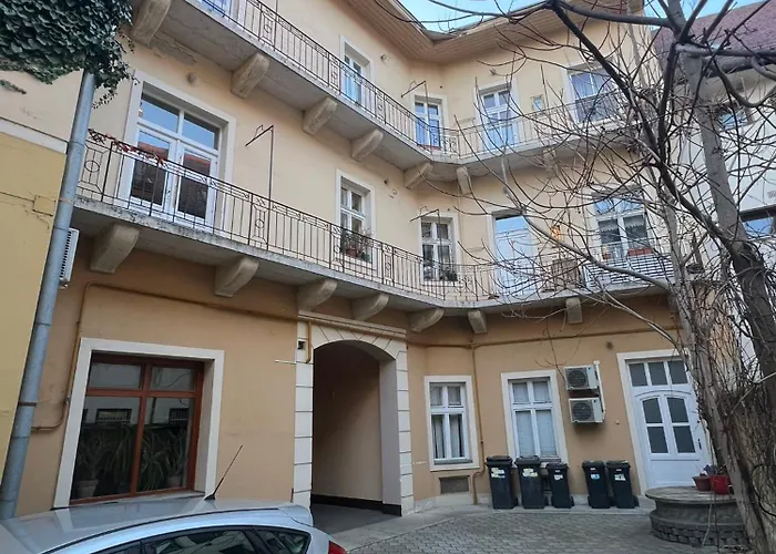 Tamas Apartman - Panoramas, Tagas Lakas A Toertenelmi Belvarosban Kilatassal A Viragorara