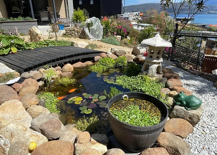 Stunning Water View Home In Hobart