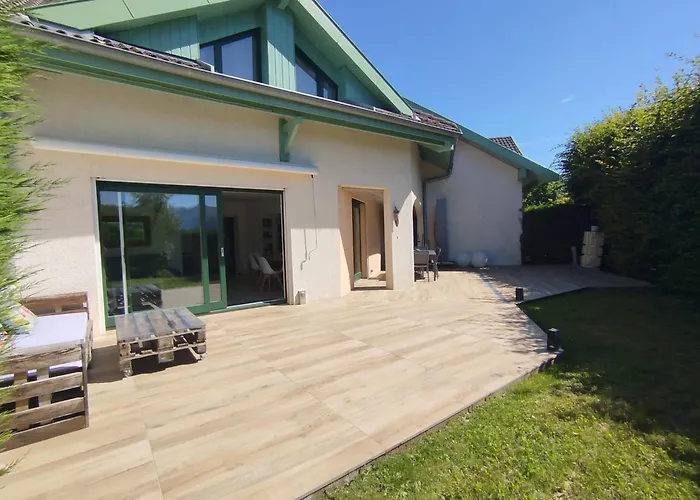 Pretty Terraced House With Garden Level In Aix-Les-Bains