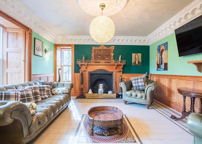 The Doune, Luxury Traditional Country House With Hot Tub