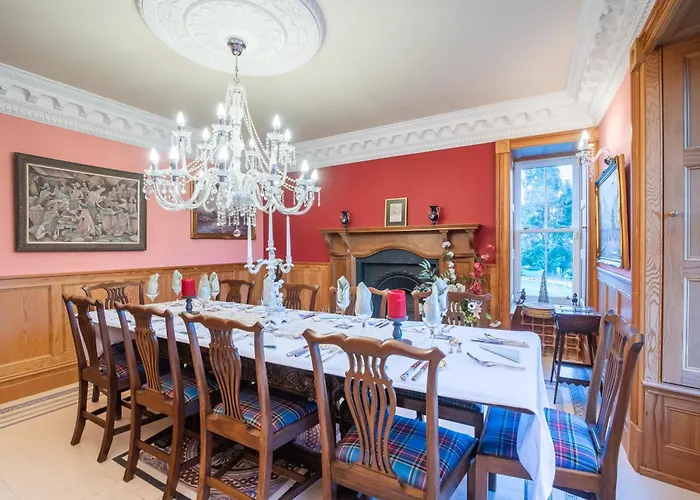 The Doune, Luxury Traditional Country House With Hot Tub