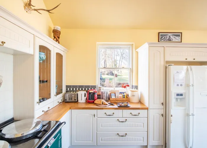 The Doune, Luxury Traditional Country House With Hot Tub