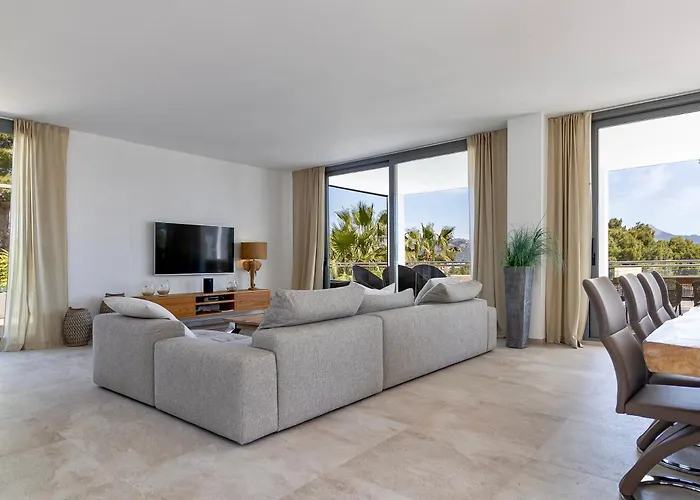 Modern Exclusive Villa With Pool And Mountain View
