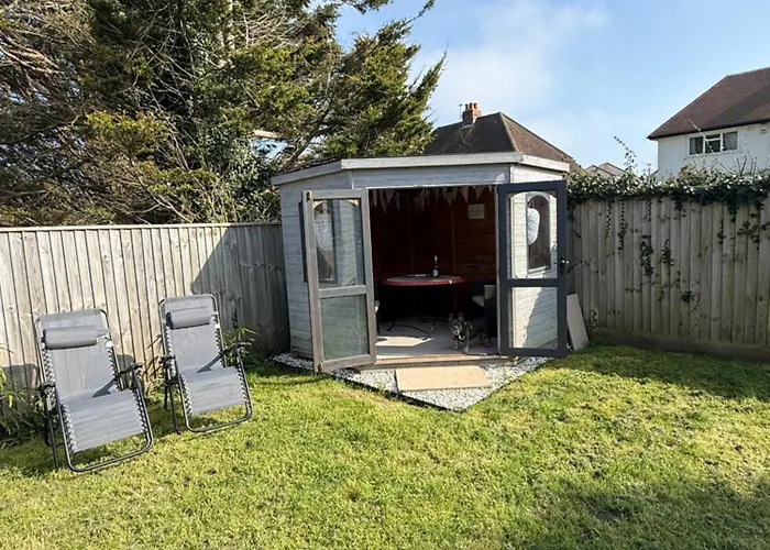 Villa Maria Southbourne - 2 Mins To Beach - Coastal - Dog-Friendly - Modern Luxury - Large Private Garden - Private Access - Parking