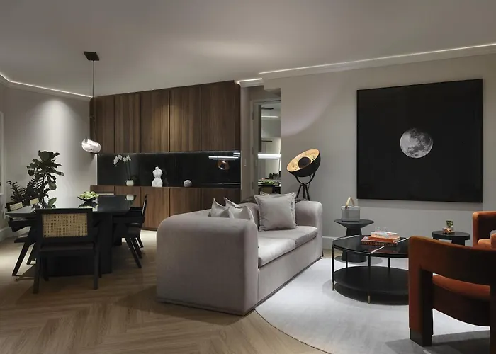 Vogue Hotel Montreal Downtown, Curio Collection By Hilton